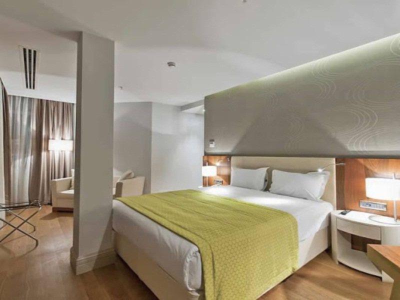 Four Points Flex By Sheraton Istanbul Taksim Square Extérieur photo