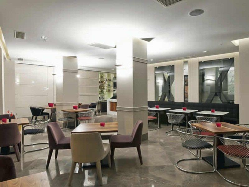 Four Points Flex By Sheraton Istanbul Taksim Square Extérieur photo